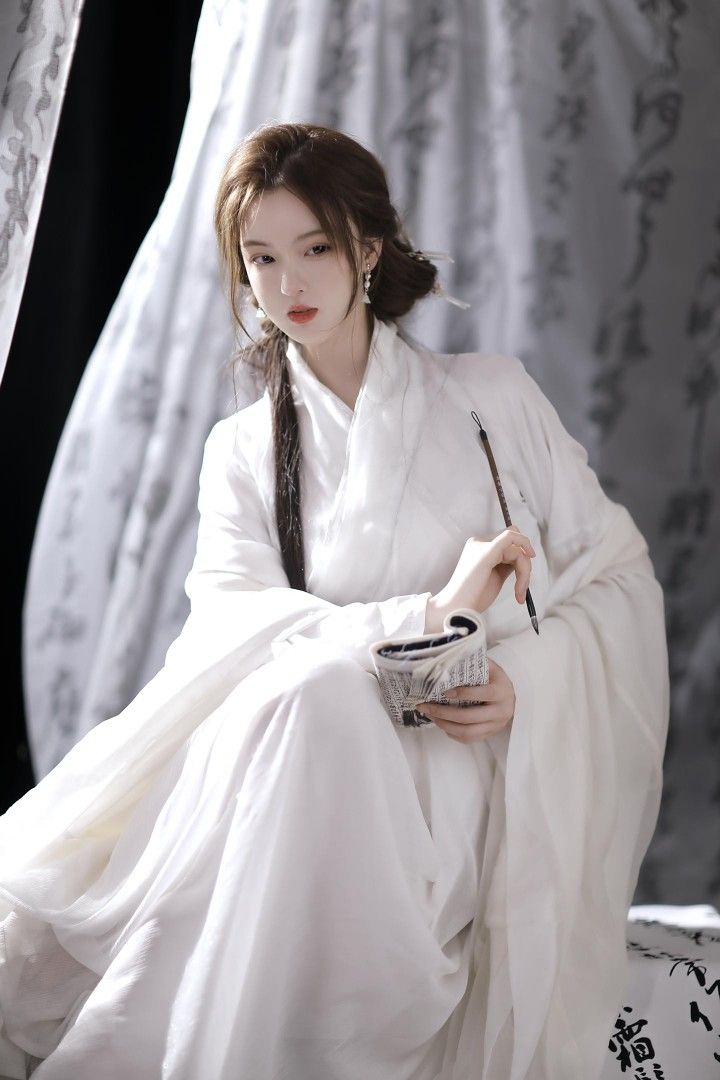 Adult Womens Hanfu Fashion in Spring and Autumn Seasons