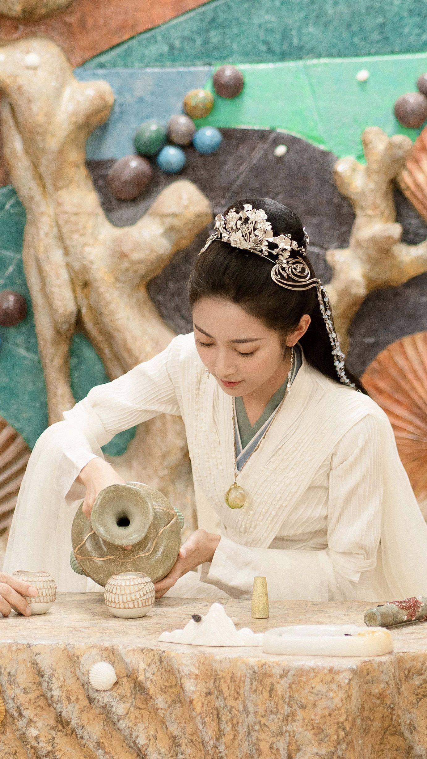 The Revival of Qipao:30 Years of Fashionable Evolution in Womens Traditional Chinese Dress The Revival of Qipao:30 Years of Fashionable Evolution in Womens Traditional Chinese Dress