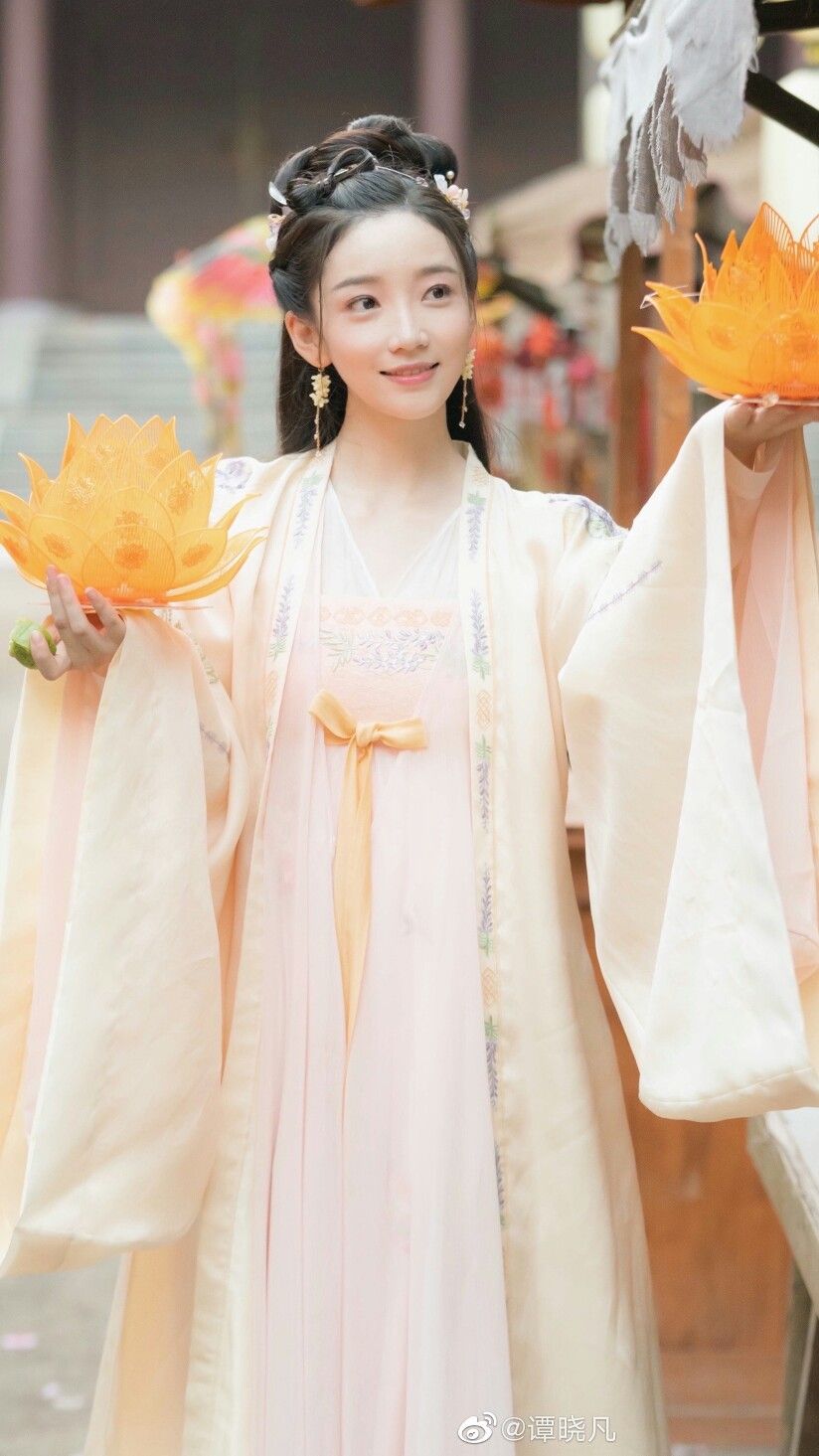 The Princess of Hanfu:A Girl Childs Journey into Traditional Chinese Elegance