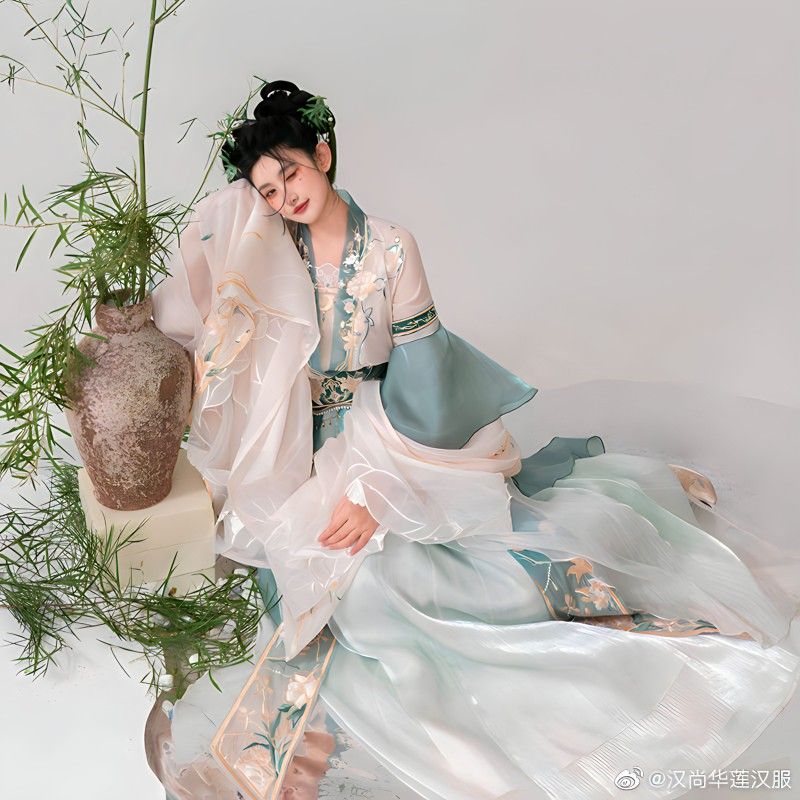 The Empty Hanfu Gift Box:A Journey into the Symbolic World of Traditional Chinese Culture The Empty Hanfu Gift Box:A Journey into the Symbolic World of Traditional Chinese Culture