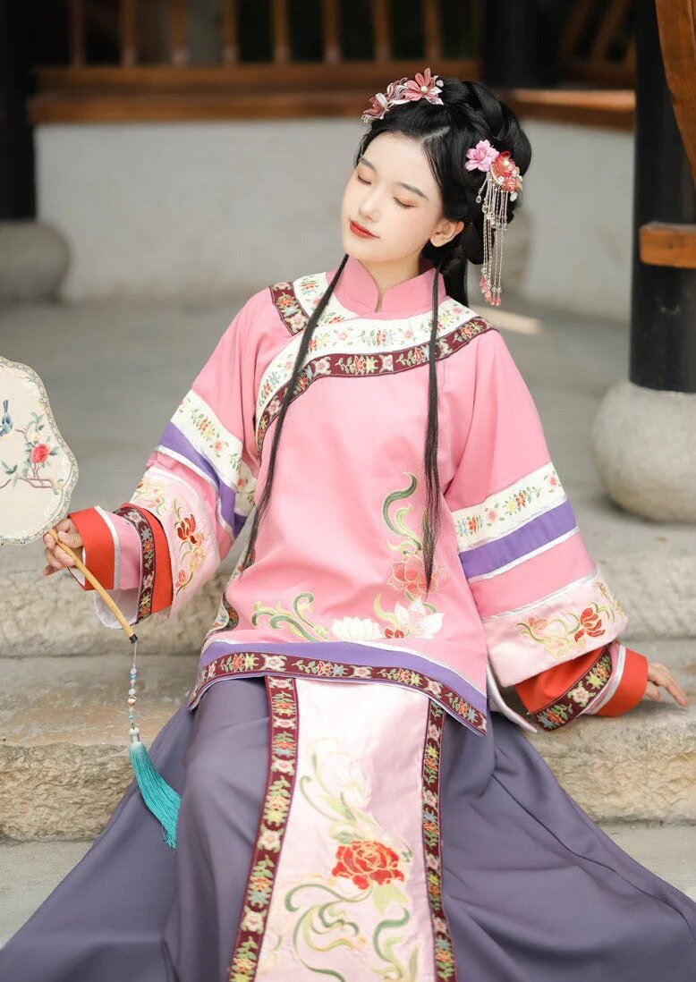 Green Halter-Style Hanfu:A Blend of Traditional Elegance and Modern Verve