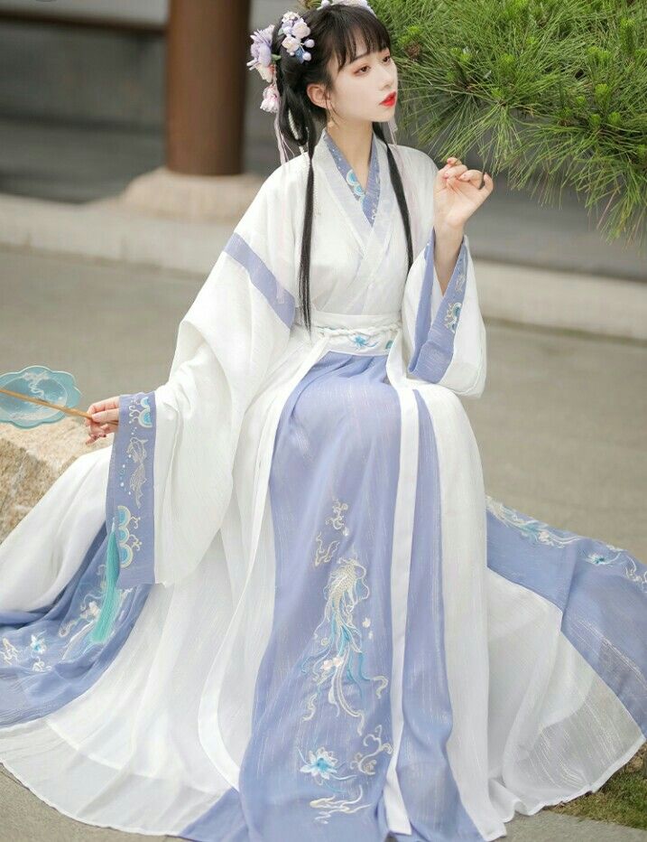 Embracing the New-Age Charm of Short and Sexy Chinese Cheongsam