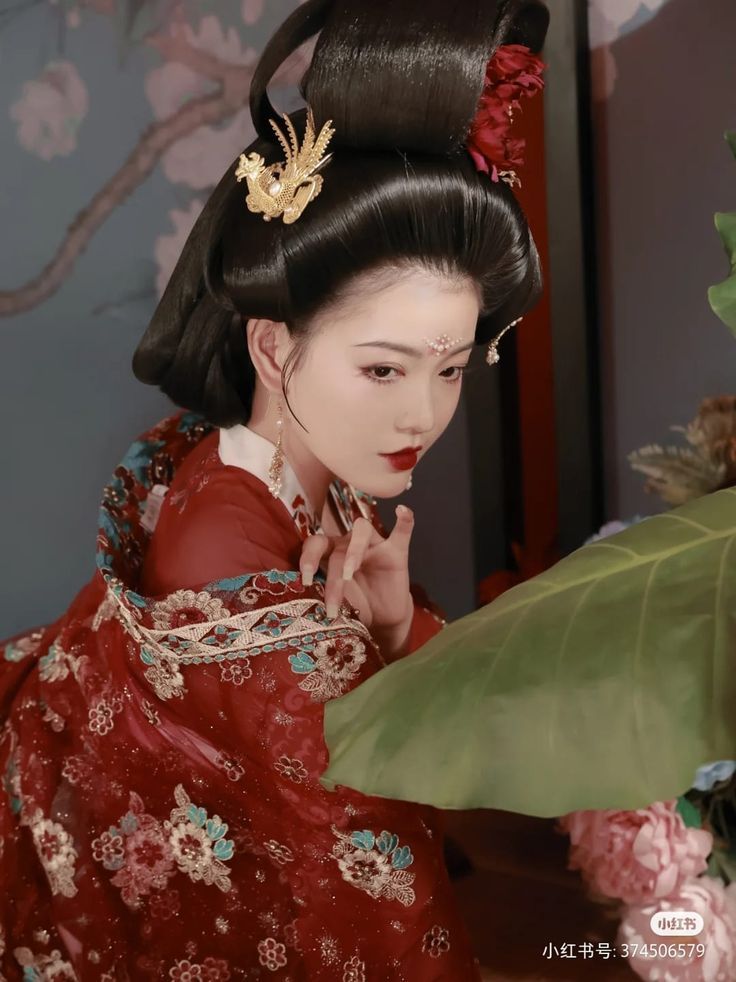 The Elegance of Hu Sheguangs Cheongsam Design The Elegance of Hu Sheguangs Cheongsam Design