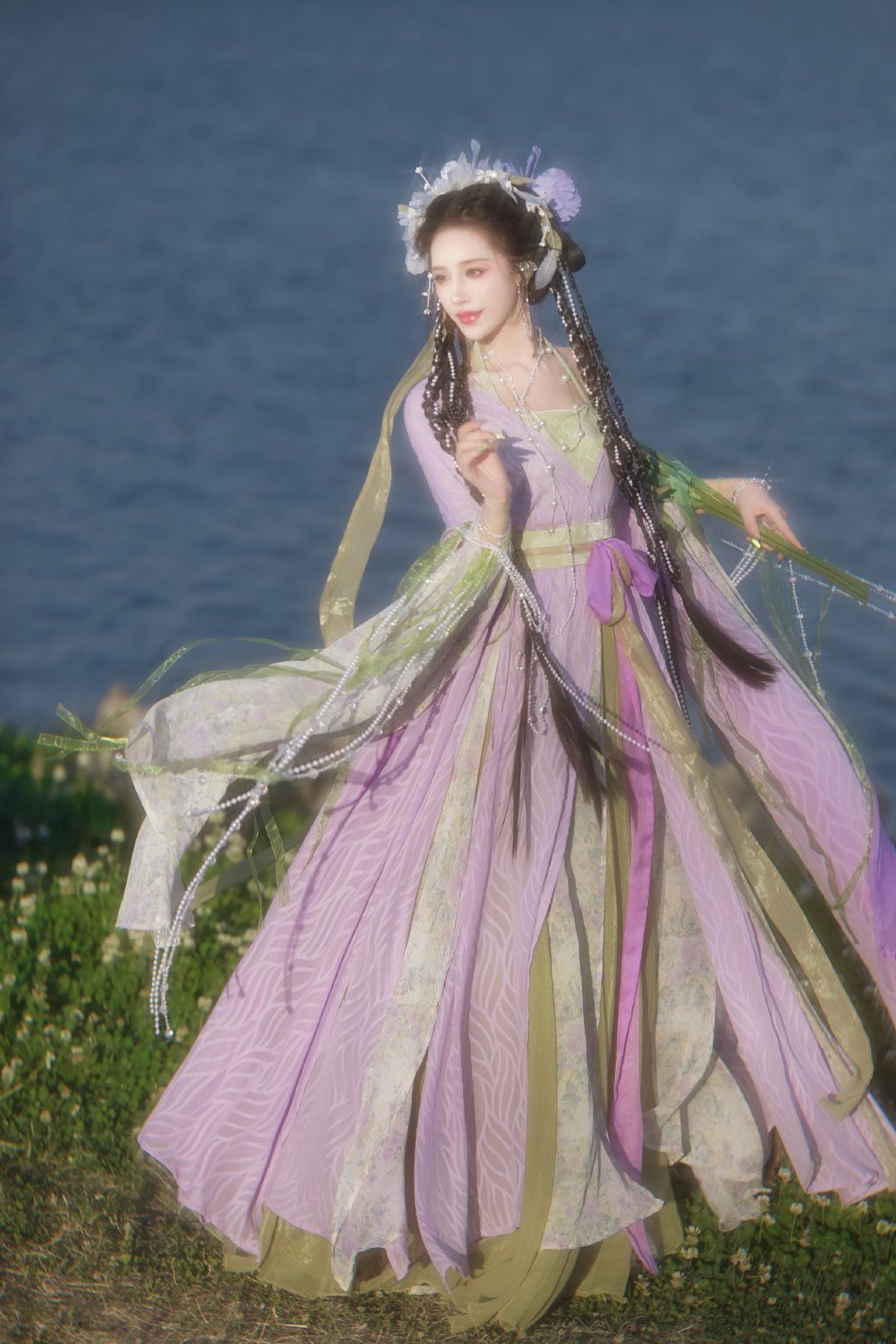 Three Amigas in Traditional Hanfu Fashion:A Closer Look into the World of Waist-Length Robes Three Amigas in Traditional Hanfu Fashion:A Closer Look into the World of Waist-Length Robes