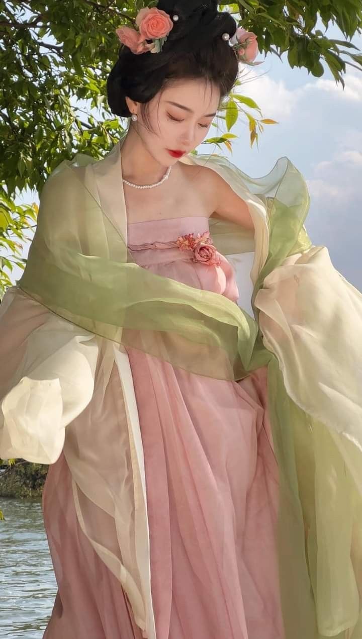 The Charm of Hanfu:A Little Girls Journey into the World of Qixiong Fashion The Charm of Hanfu:A Little Girls Journey into the World of Qixiong Fashion
