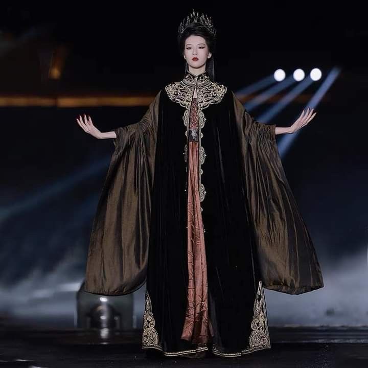 Childrens Cape,Shawl,and Hanfu Costumes:A Blend of Tradition and Modernity