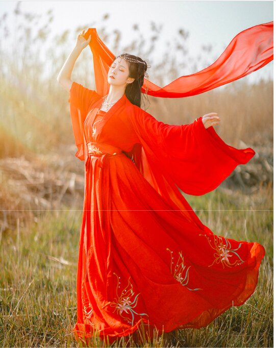 The Enchantment of Cheongsam:A Traditional Chinese Dress for Women