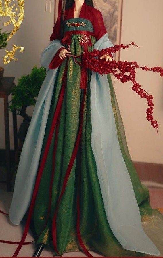 The Cultural Significance of the Horseface Skirt with Dragon Patterns:Embracing the Dragon Totem