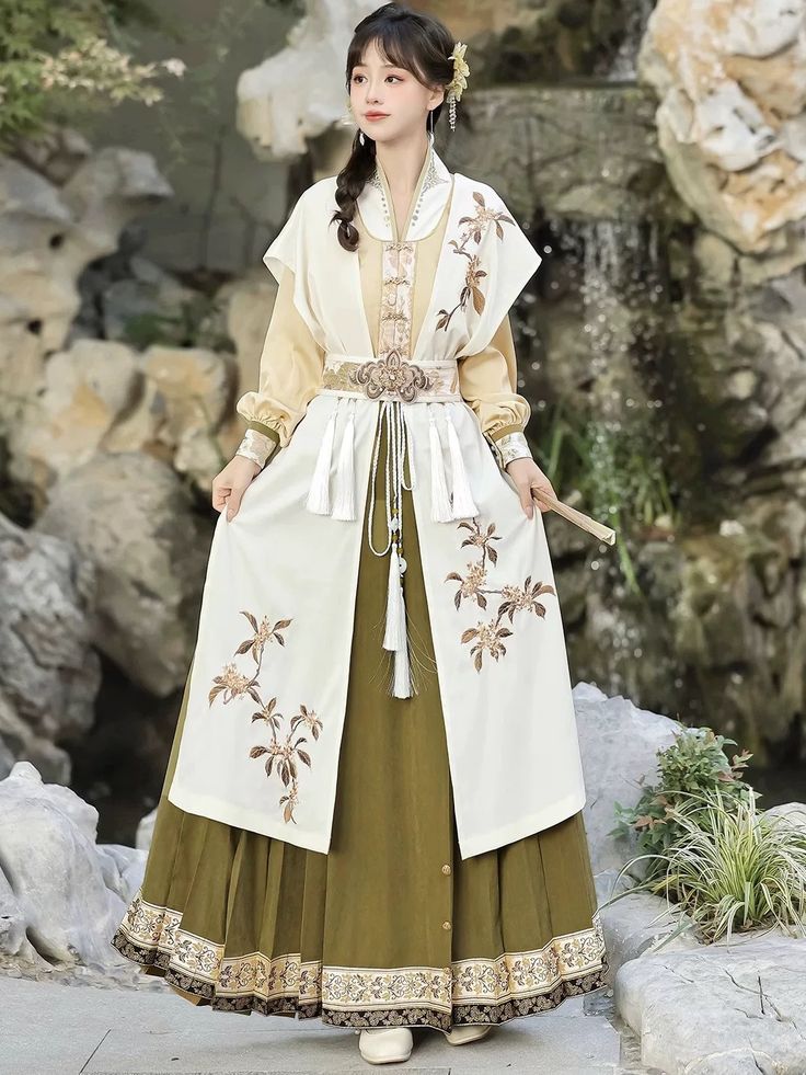 Exploring the Fashion Fusion of Womens Martin Boots with Mamen Qun Skirts