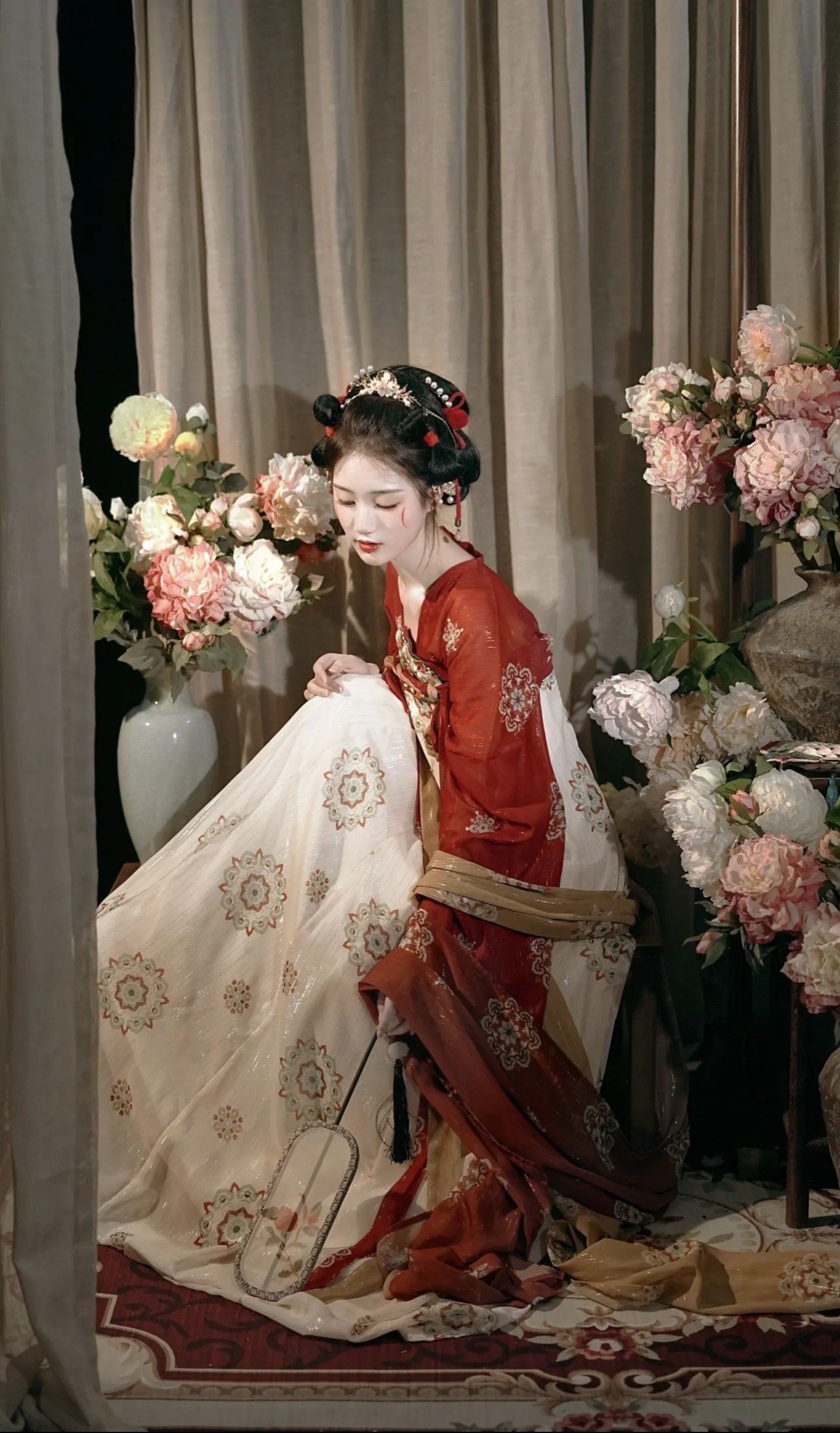 Revisiting the Cultural Splendor of Qipao:The Revival of Traditional Elegance in Modern Times Revisiting the Cultural Splendor of Qipao:The Revival of Traditional Elegance in Modern Times