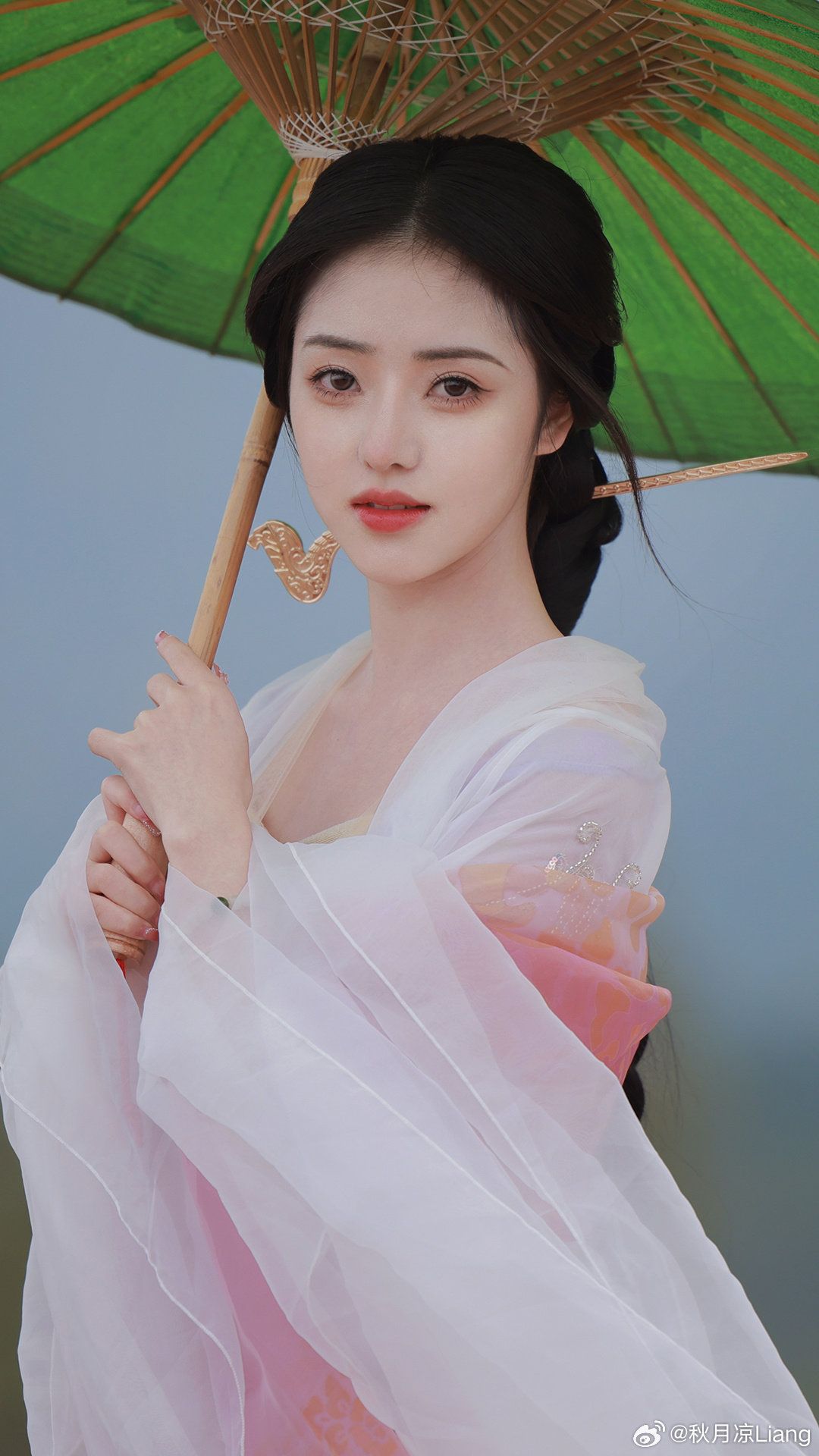 One More Cheongsam:A Glimpse into Traditional Chinese Elegance