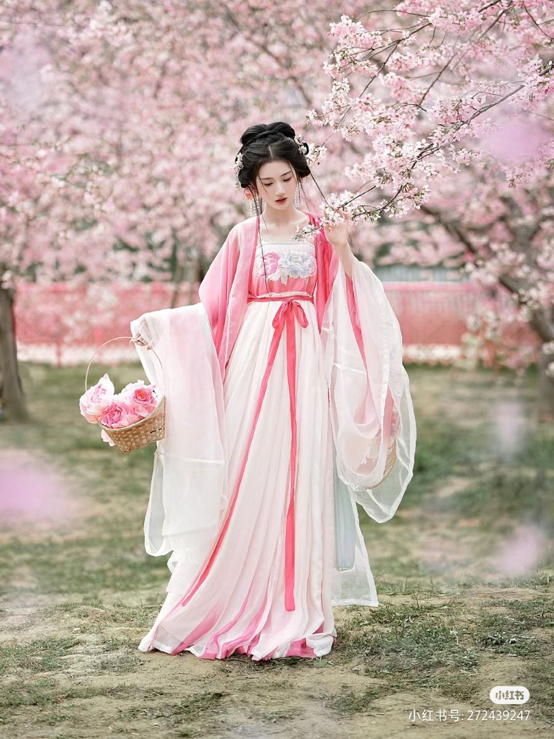Summer in a Splendid Hanfu:The Allure of Traditional Chinese女装 for Modern Women