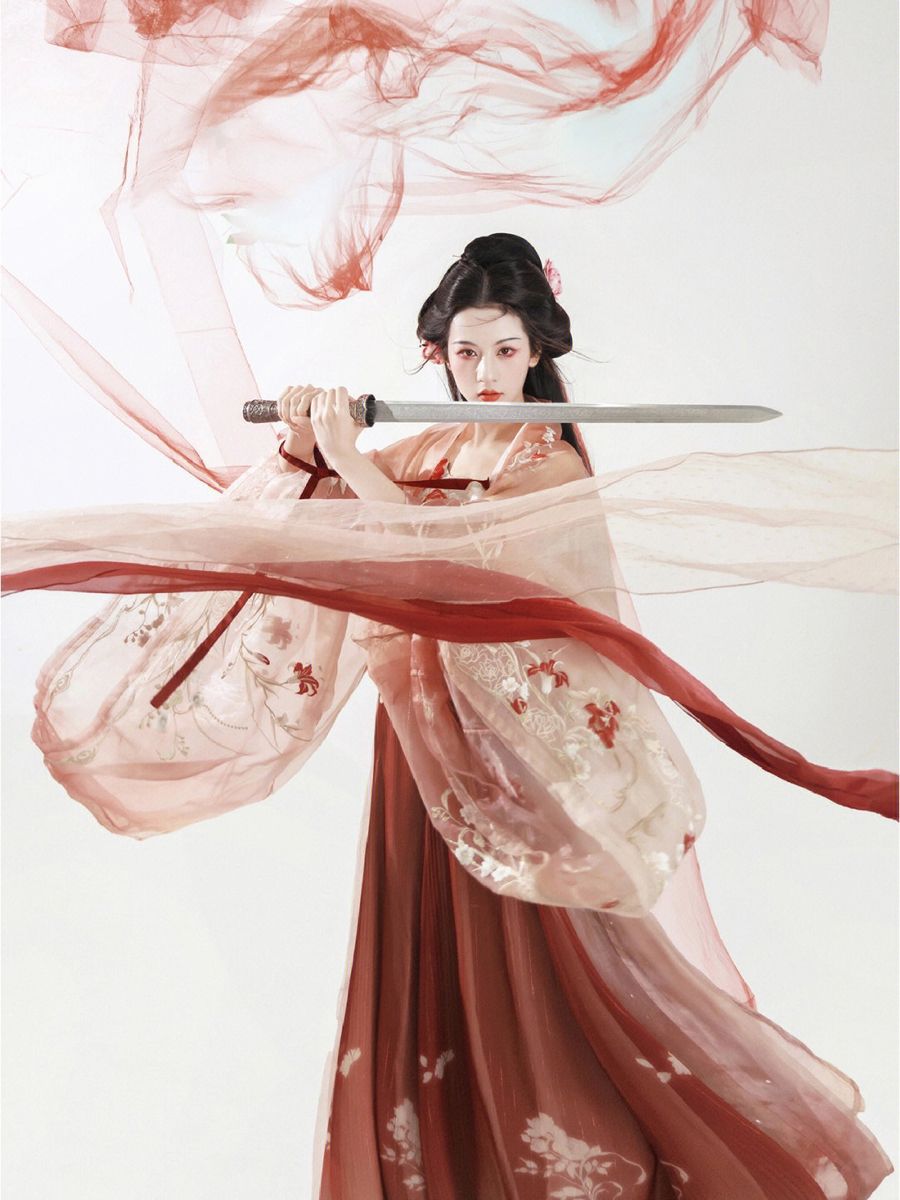 Veiled Faces and Ancient Styles in Hanfu Fashion:The Enigma of the Silk Veil Veiled Faces and Ancient Styles in Hanfu Fashion:The Enigma of the Silk Veil