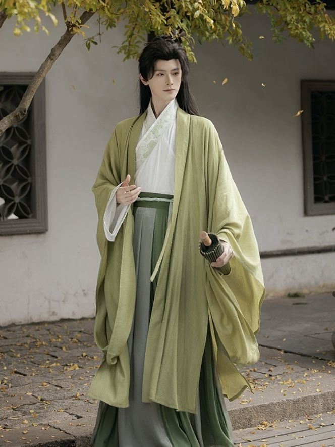 Vibrant Red:The Winter Hanfu of Shawl-Collared Cape and its Splendid Charm