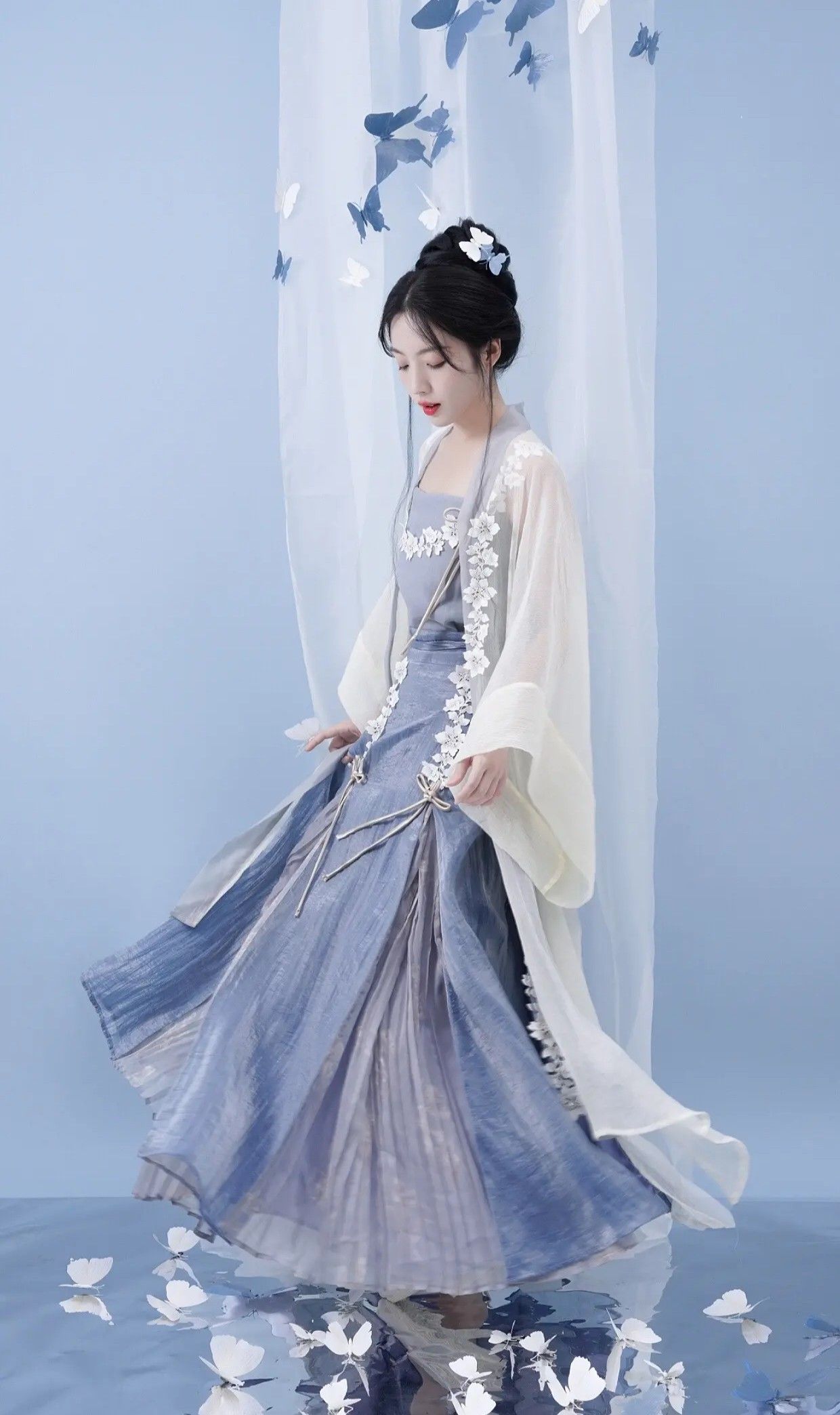 Plus-Size Qipao:Belly-Friendly Flattering and Skin-Whitening Style