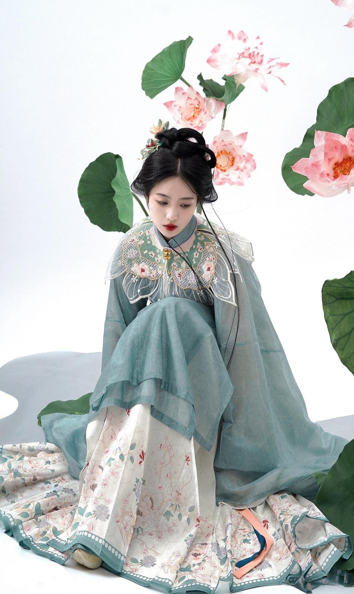 Generals Hanfu and the Ethereal Sword-Wielding Lady Generals Hanfu and the Ethereal Sword-Wielding Lady