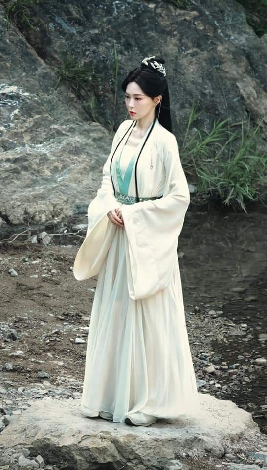 Embracing the Beauty of Plus-Size Hanfu:The Journey of a Curvier Woman Embracing the Beauty of Plus-Size Hanfu:The Journey of a Curvier Woman