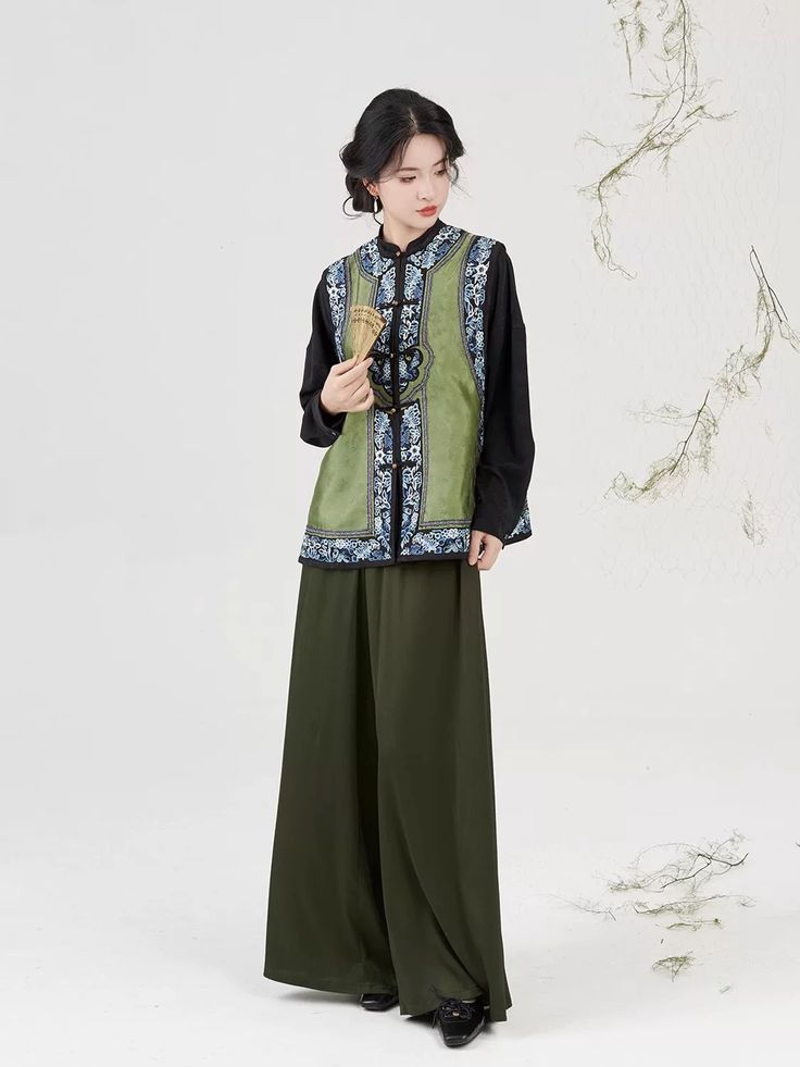 The Evolution of Hanfu Dress:Exploring the Fabric and Skirt Design of Traditional Chinese Clothing The Evolution of Hanfu Dress:Exploring the Fabric and Skirt Design of Traditional Chinese Clothing