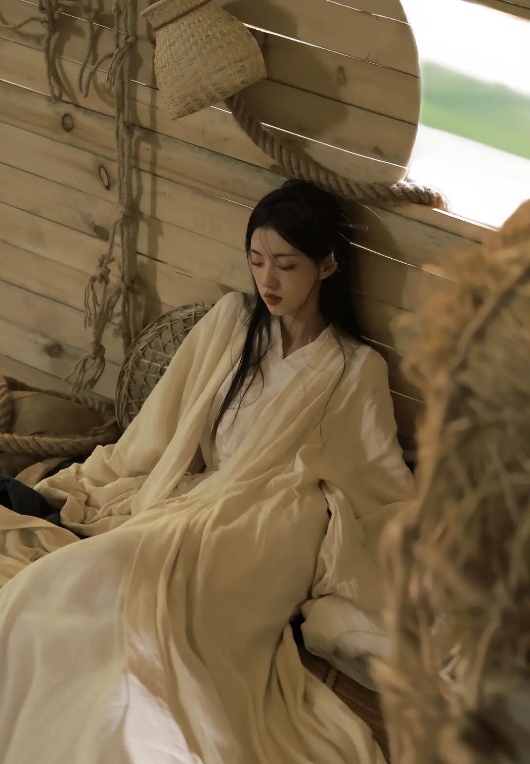 The Girl in Hanfu Shoes:A Journey into the World of Traditional Chinese Footwear The Girl in Hanfu Shoes:A Journey into the World of Traditional Chinese Footwear