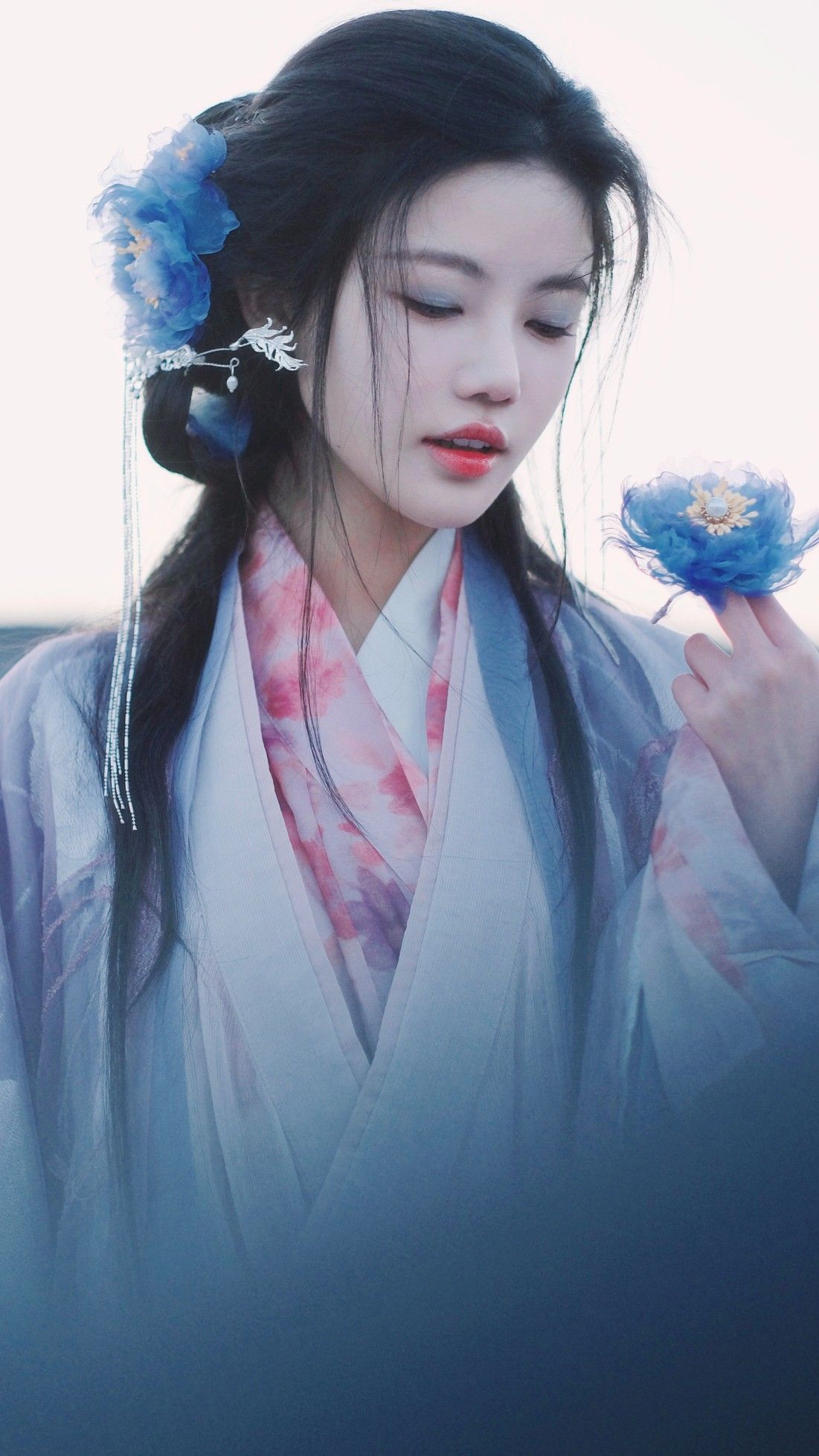 The Elegance of Broad-sleeved Hanfu Blouses:A Closer Look into Traditional Chinese Clothing