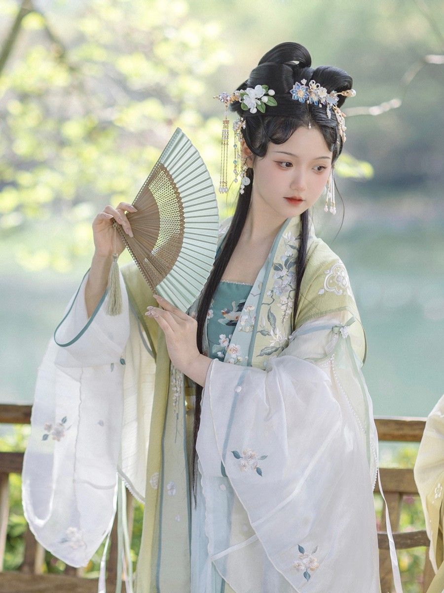 Winter Cheongsam Women:Embodying Traditional Elegance in the Cold Season Winter Cheongsam Women:Embodying Traditional Elegance in the Cold Season