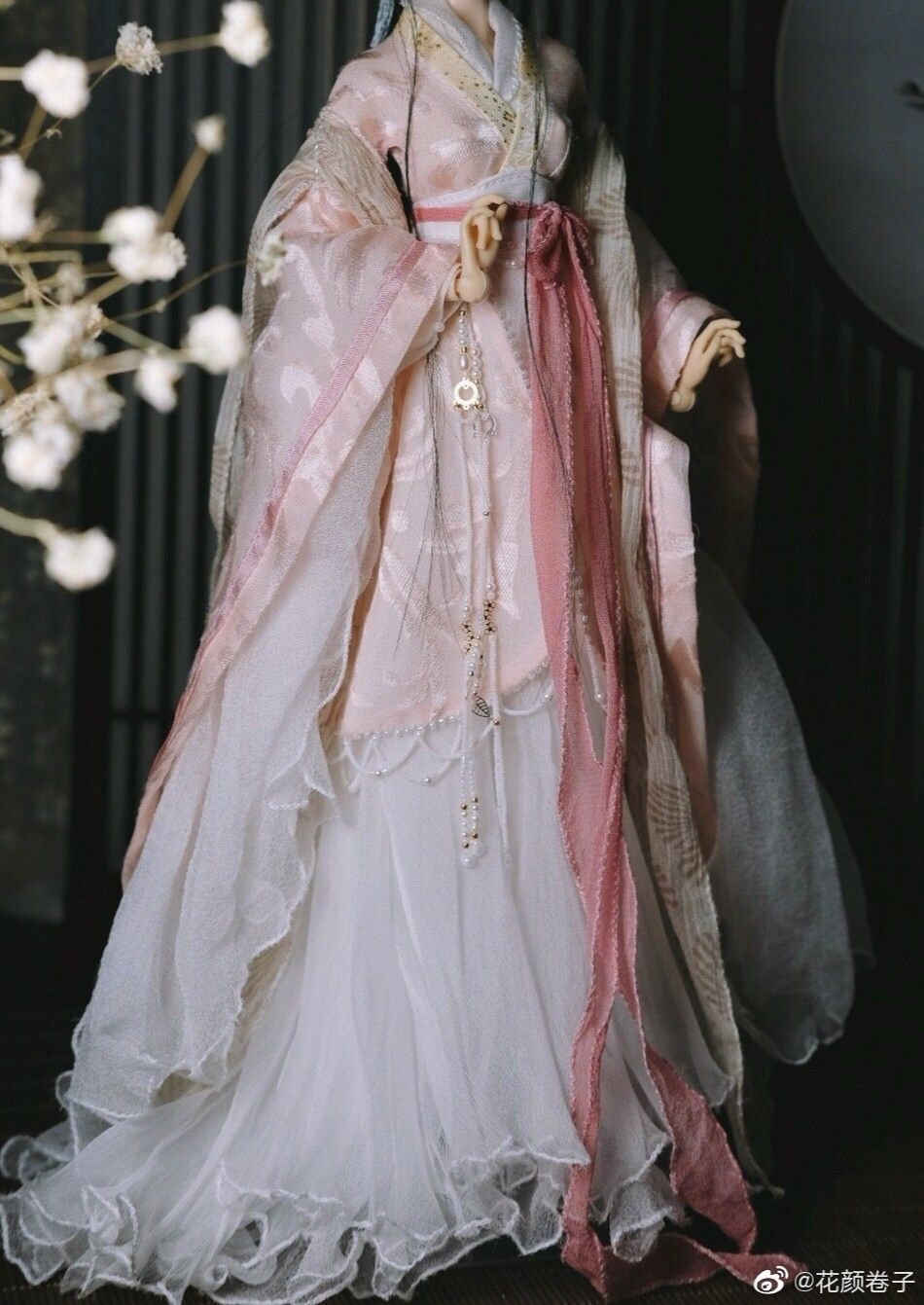 Adult Womens Hanfu Fashion:Exploring the Elegance of Traditional Chinese Clothing Adult Womens Hanfu Fashion:Exploring the Elegance of Traditional Chinese Clothing