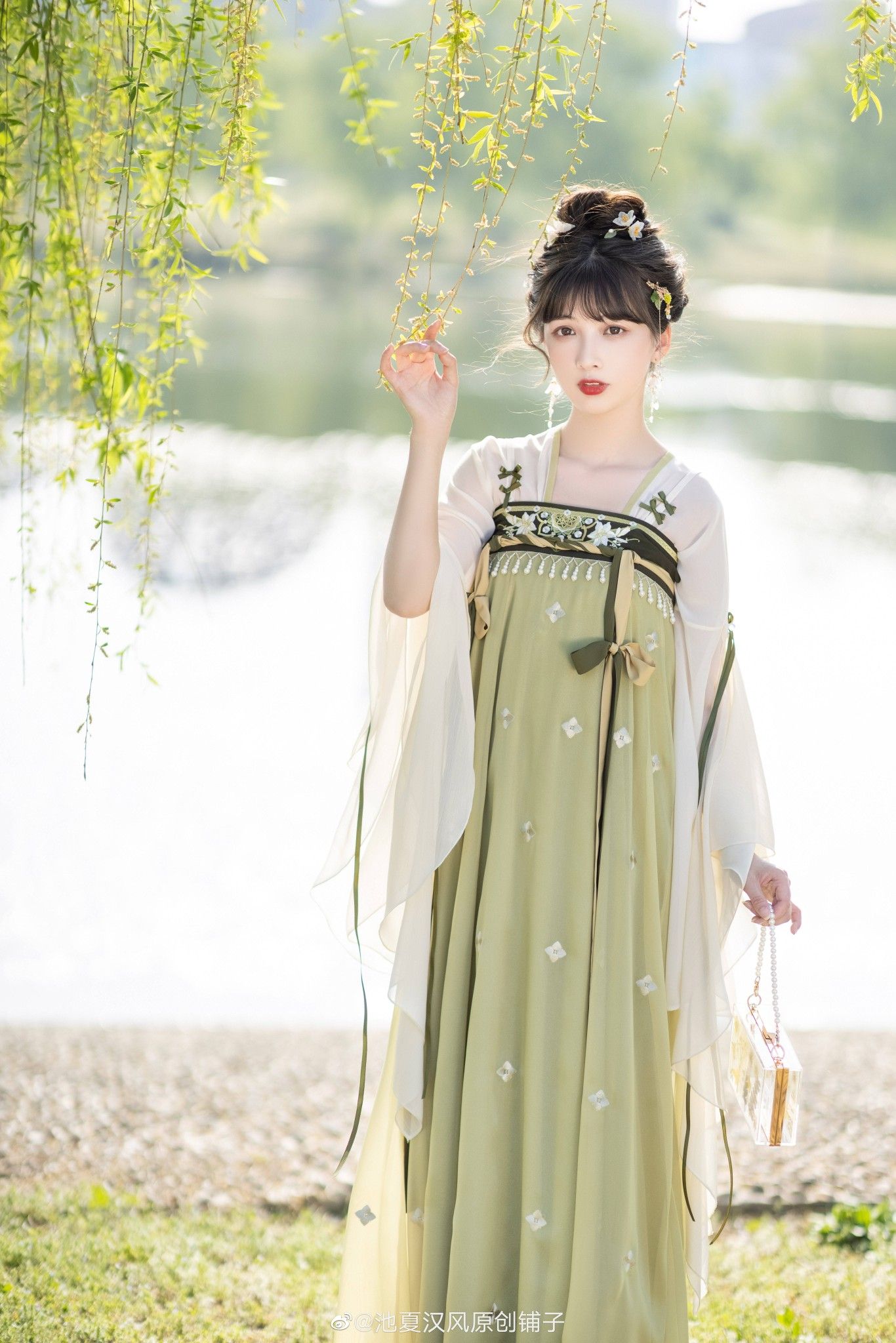 Velvet Cheongsam:Embracing the Autumn Winter Style