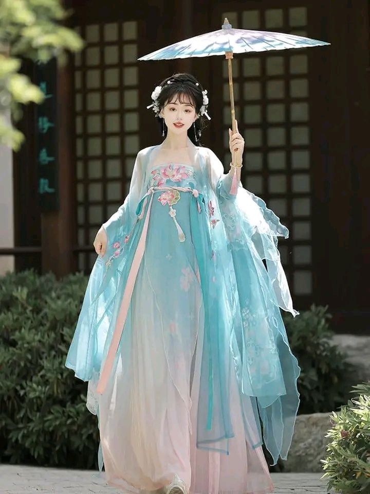 The Long-Sleeve Cheongsam of Warlords:A Symbol of Power and Status in Chinas Past The Long-Sleeve Cheongsam of Warlords:A Symbol of Power and Status in Chinas Past