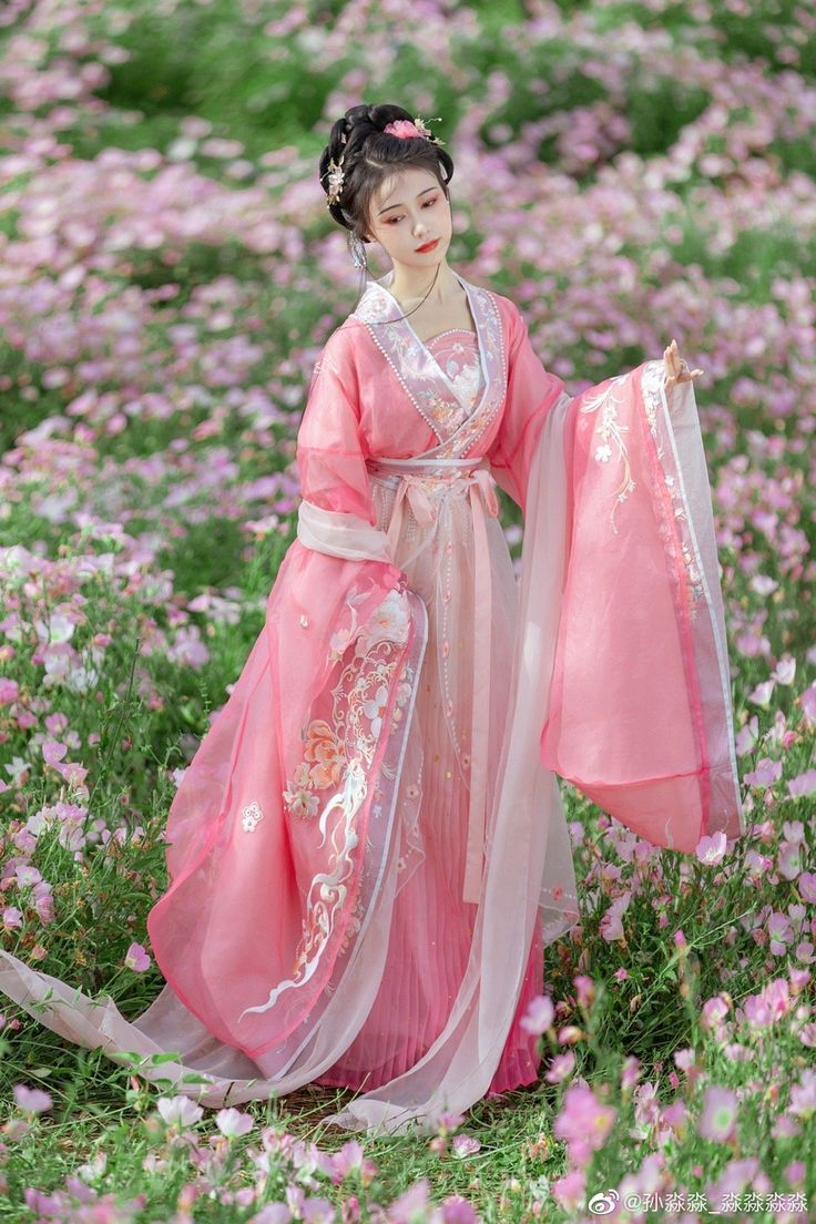 Embracing Tradition:The New Wave of Chinese Cheongsam Fashion in 2023 Embracing Tradition:The New Wave of Chinese Cheongsam Fashion in 2023
