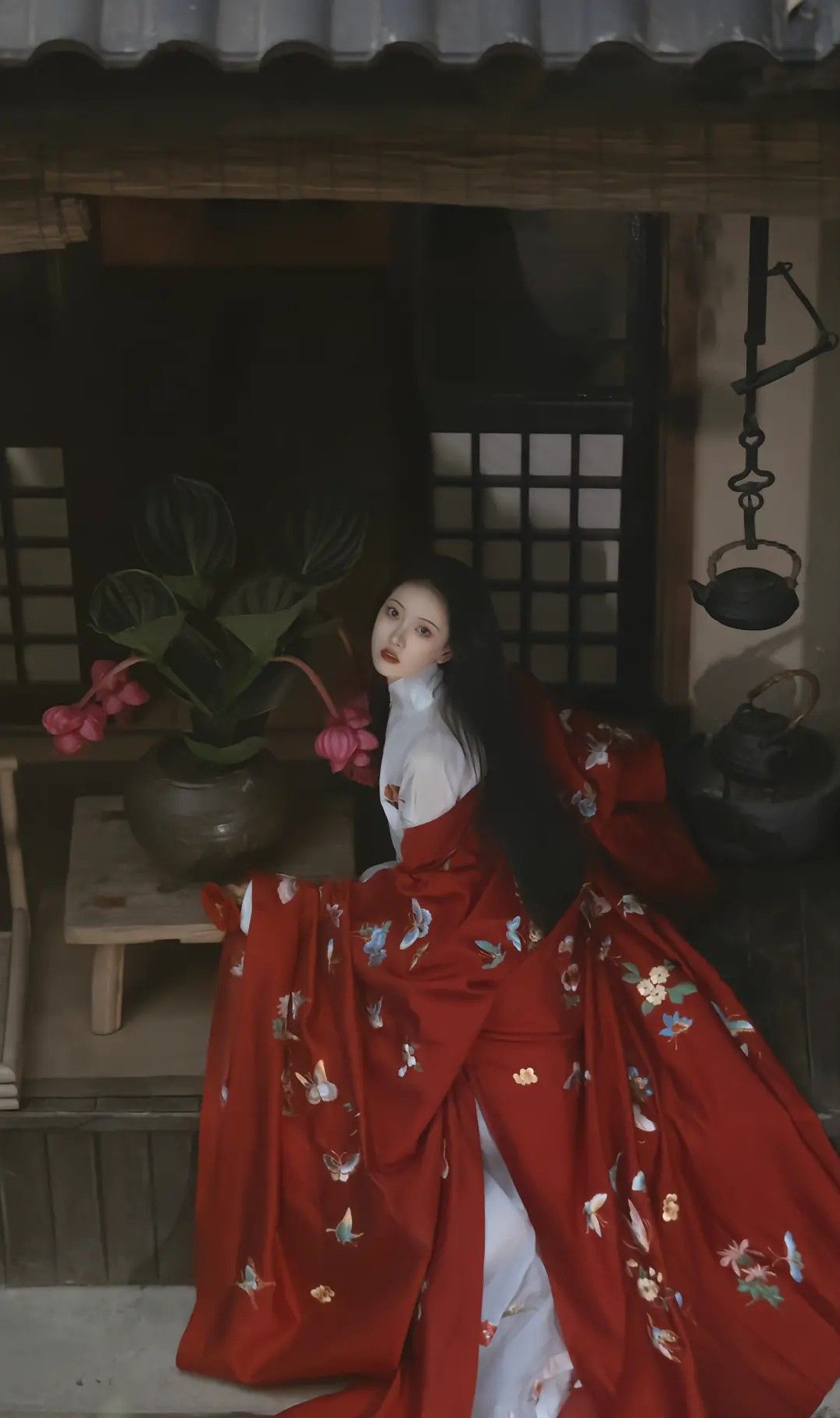 Embracing Elegance:Plus-Size Women in Qipaos Glamour