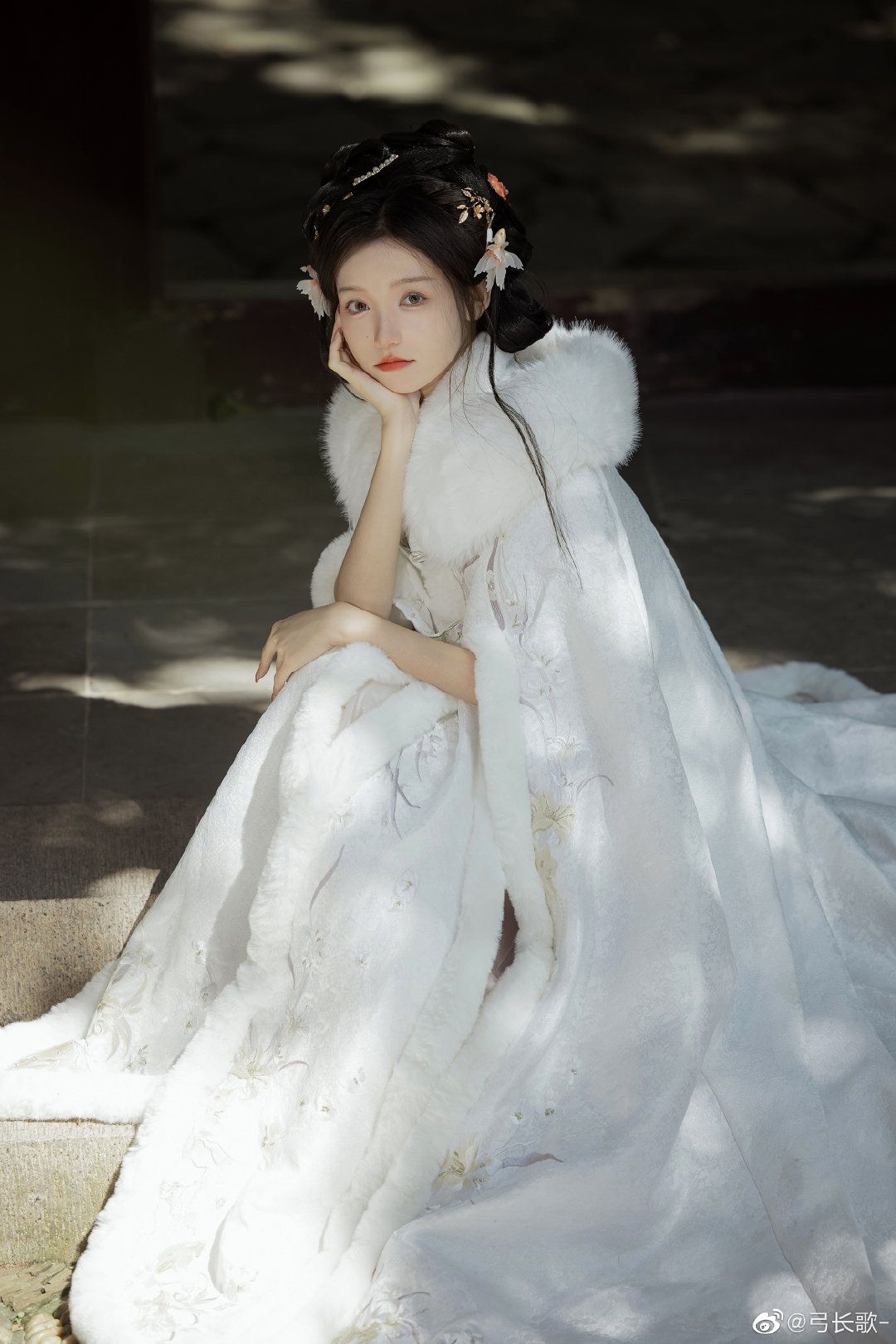 The Charm of Traditional Chinese Cheongsam in the Republic Era