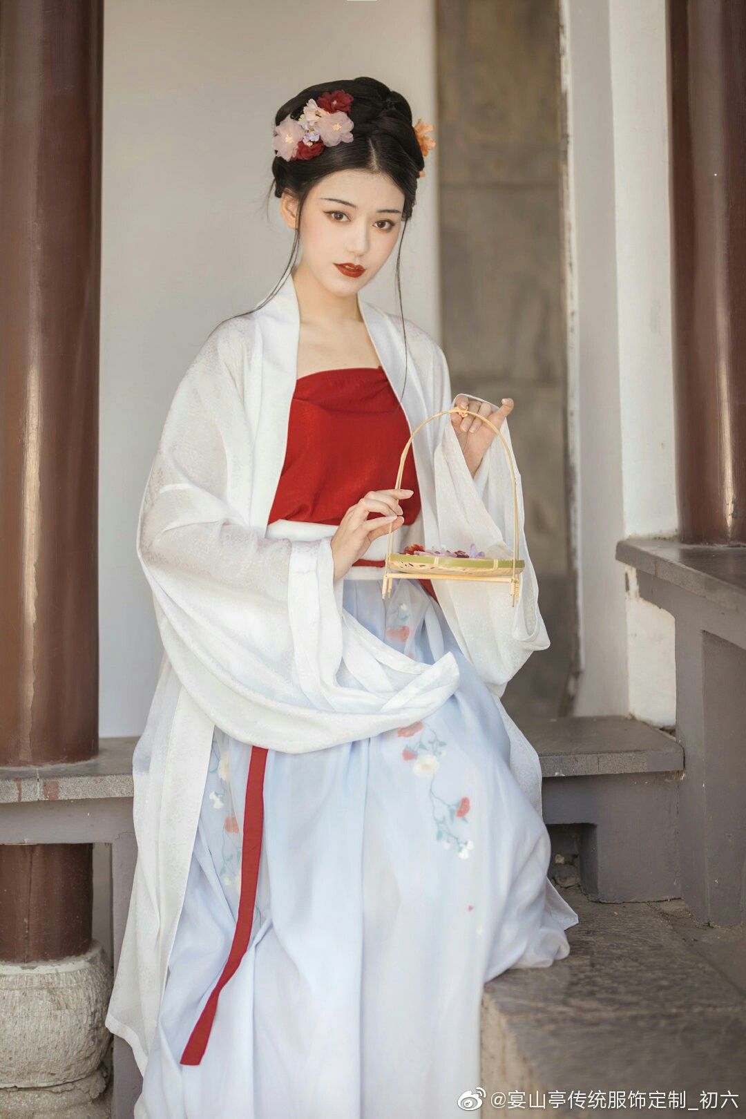 Shanghai Cheongsam:The Allure of Traditional Elegance for Women in Their 40s and 50s