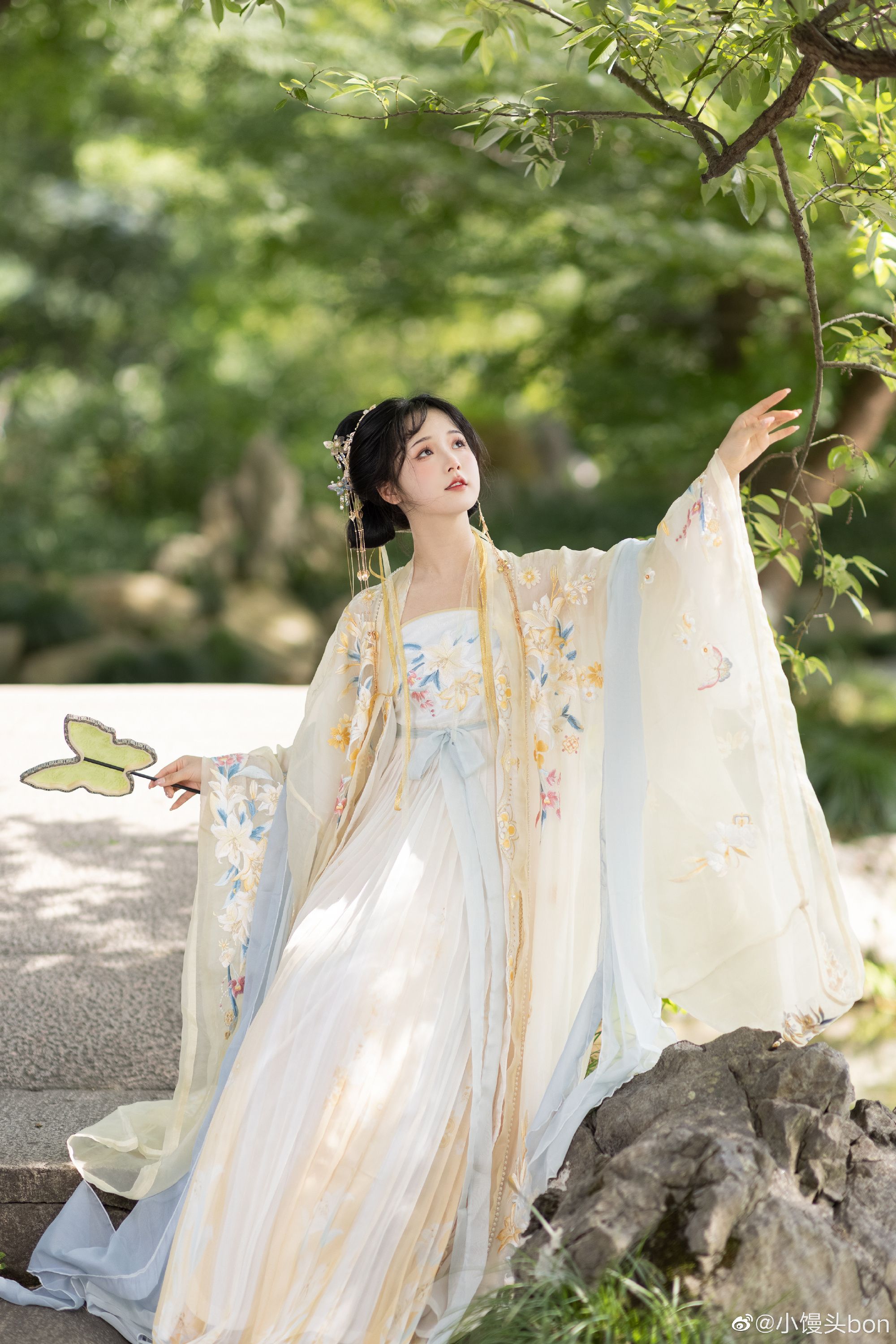 The Splendor of Green Cheongsam:Unveiling the Full Beauty of a Traditional Chinese Gown The Splendor of Green Cheongsam:Unveiling the Full Beauty of a Traditional Chinese Gown