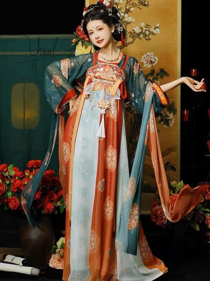 The Enchantment of Twelve Flower Deities in Hanfu Fashion