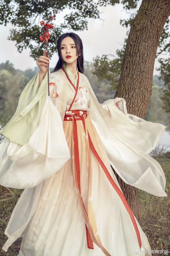 The Magnificent World of Martial Heroes in Hanfu Costumes