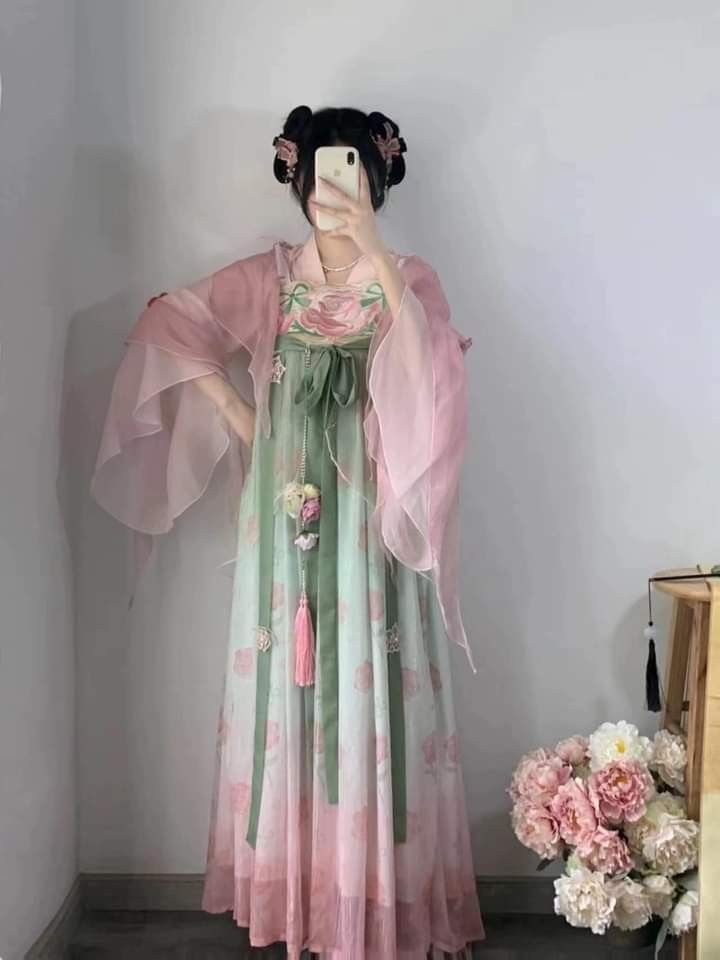 Ethereal Elegance:The Splendor of Hanfu with a Sakura-Inspired Phoenix Dance Ethereal Elegance:The Splendor of Hanfu with a Sakura-Inspired Phoenix Dance