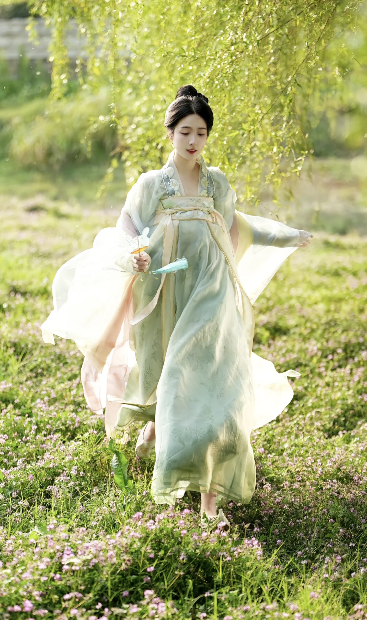 Elegant Green Hanfu:The Ancient Beauty of a Traditional Chinese Costume