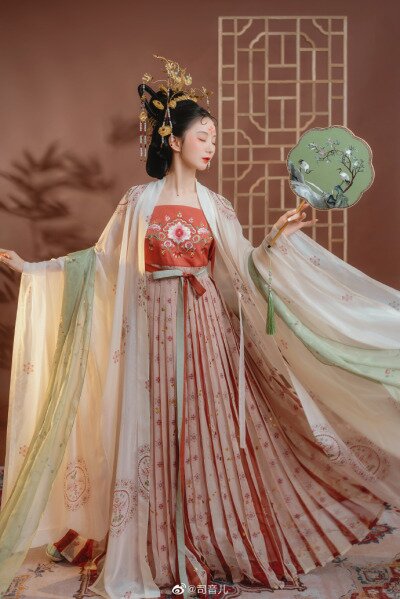 Plus Size Cheongsam for Women:Embracing the Beauty of Curves in Traditional Elegance