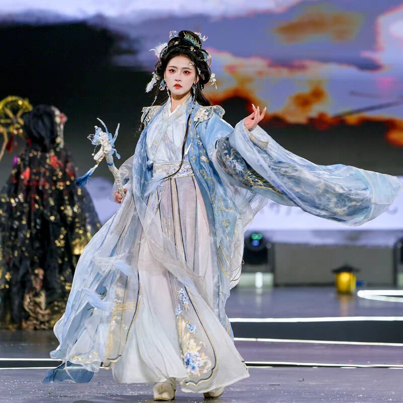 Embracing Modernity in a Mini Flower-Patterned Cheongsam:A Stylish Evolution