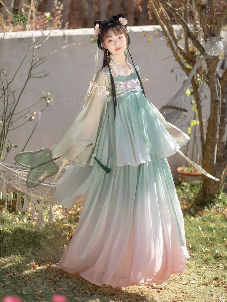 Plus-Size Womens Summer Fashion in Traditional Hanfu Style
