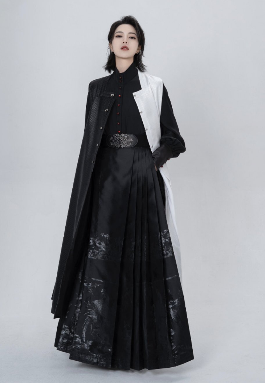 The Elegance of Qipao and High Heels:A Fashionable Fusion The Elegance of Qipao and High Heels:A Fashionable Fusion