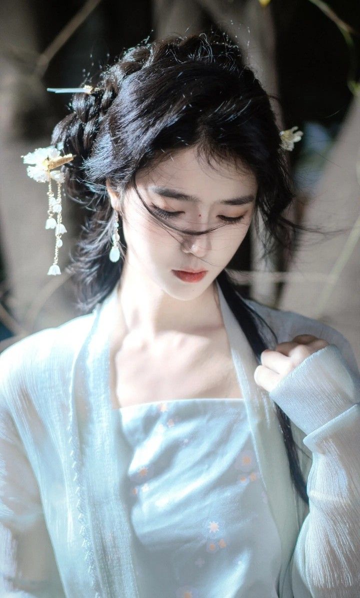 Summer Fashion Trends:Traditional Hanfu for Female Middle School Students