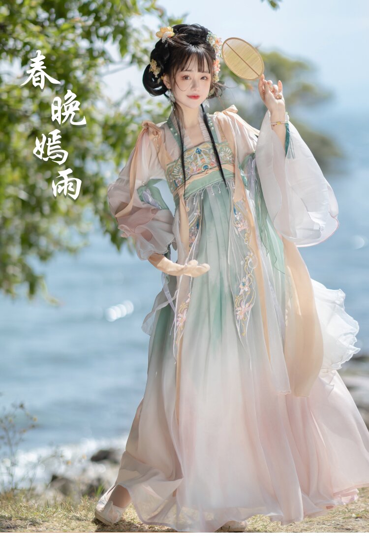 Embracing Modernity:The Evolution of Qipao in 2021 Embracing Modernity:The Evolution of Qipao in 2021