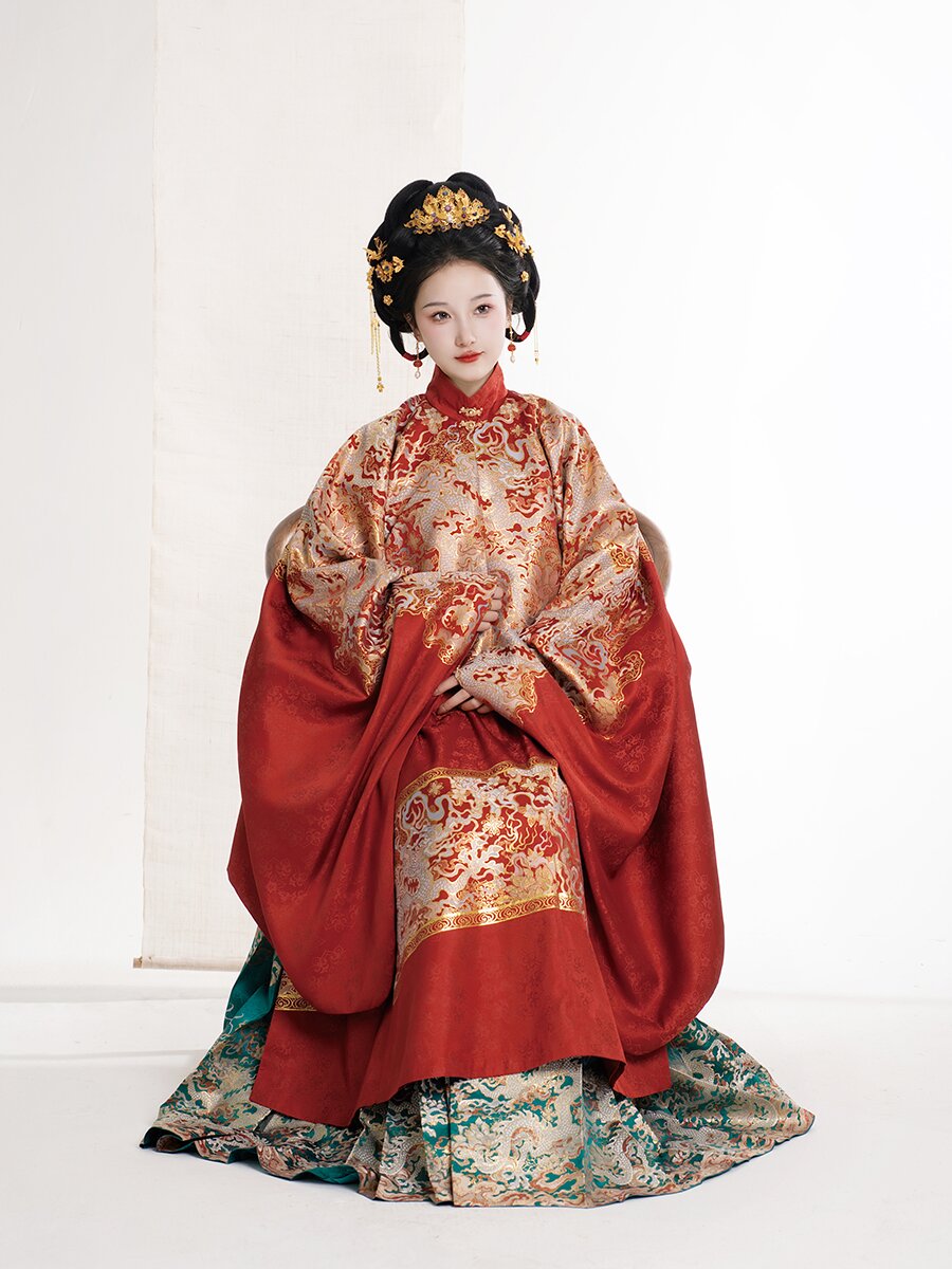 The Revival of the Waistband-Style Hanfu:A Journey into Traditional Chinese Elegance