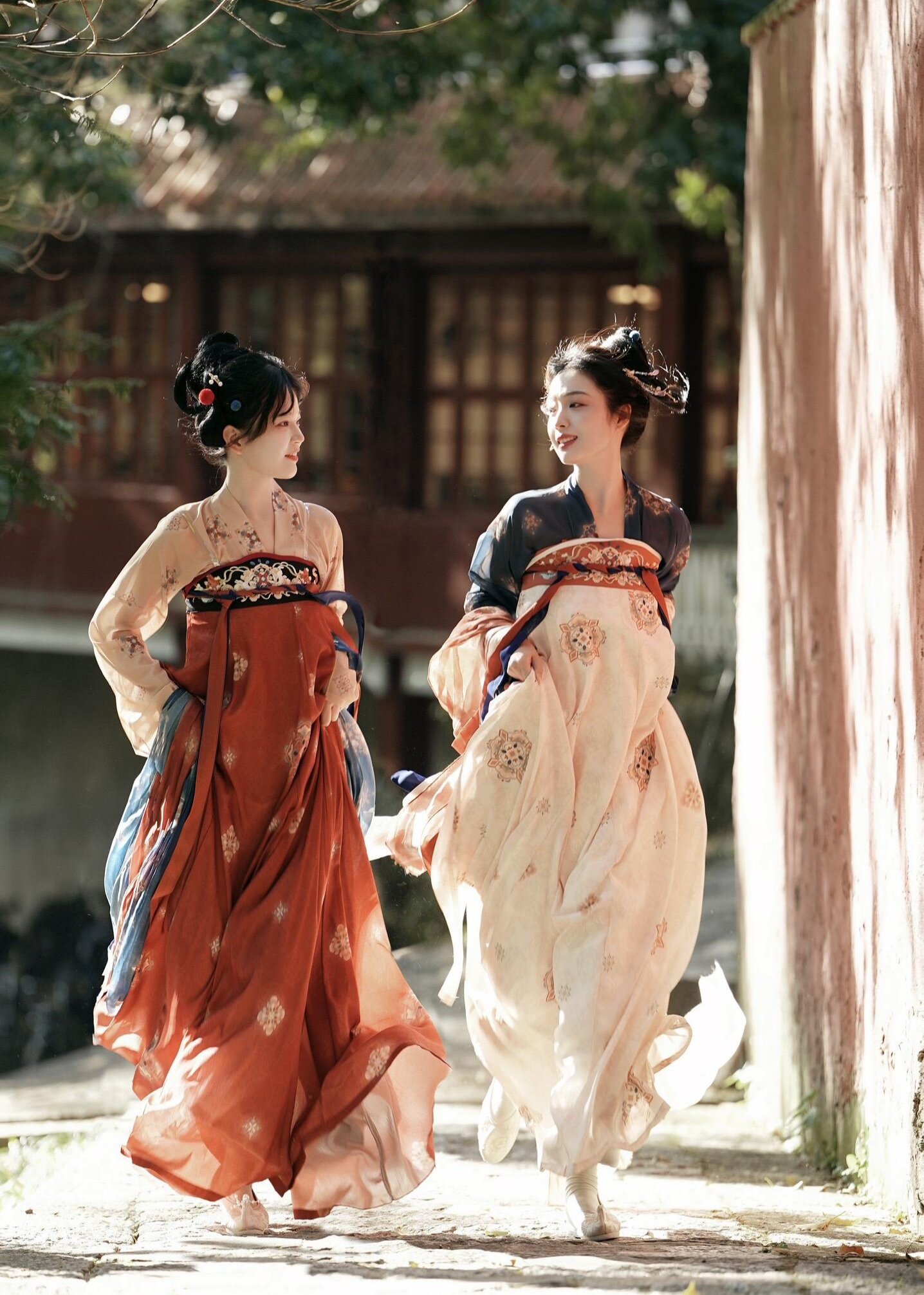 Embracing the Mini-Height Cheongsam:A Modern Fashion Statement