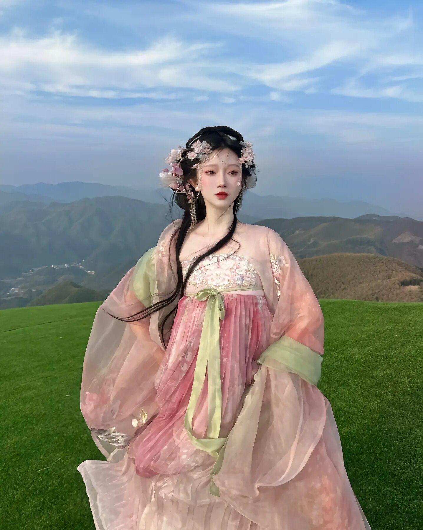 Light-Colored Long-Style Cheongsam:A Glance into Traditional Elegance