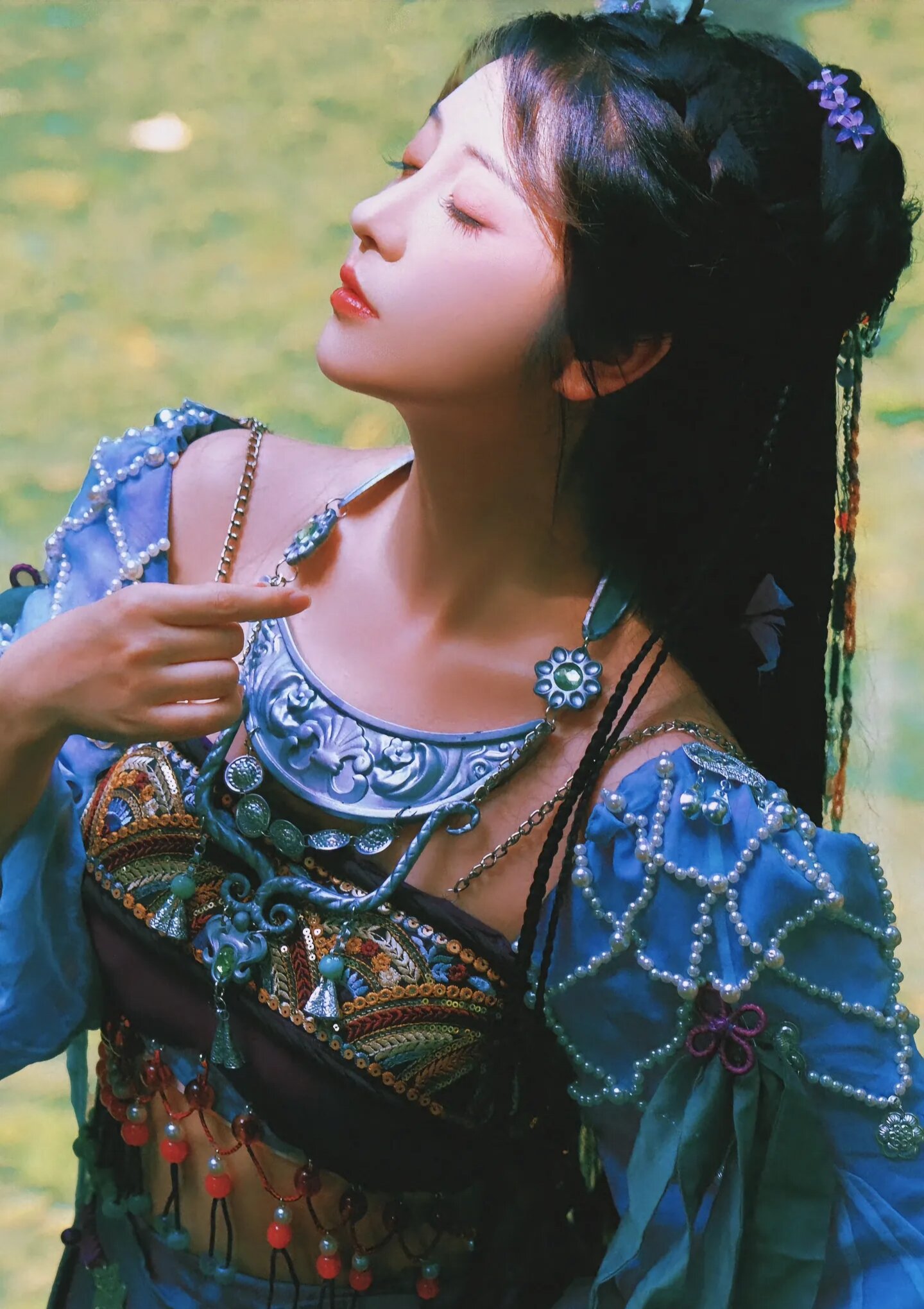 The Charm of Cheongsam Women:Chinese Style Retro and Tradition