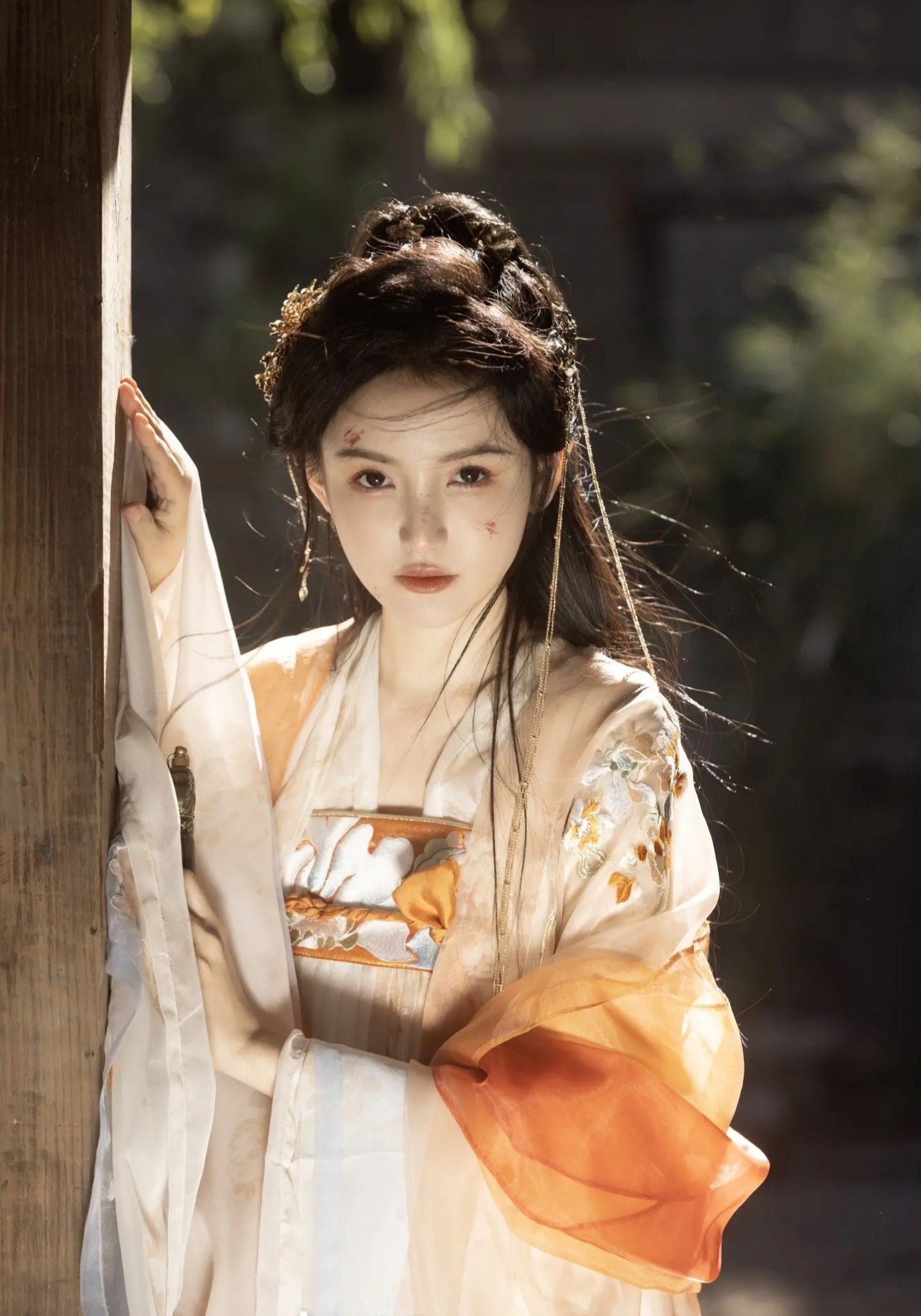 The Charm of Miniature Figures in Traditional Hanfu Style:Exploring the Lantern Pants
