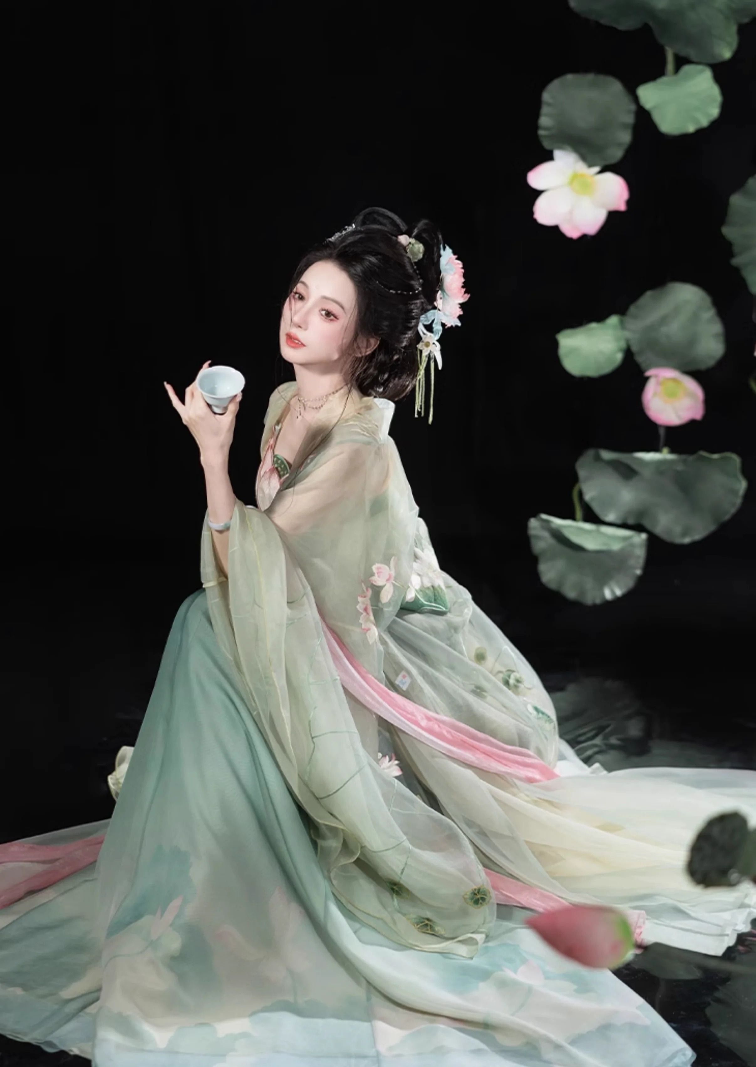 The Fusion of Hu Xi and Li Hanfu:A Journey into Traditional Chinese Cultural Elegance The Fusion of Hu Xi and Li Hanfu:A Journey into Traditional Chinese Cultural Elegance