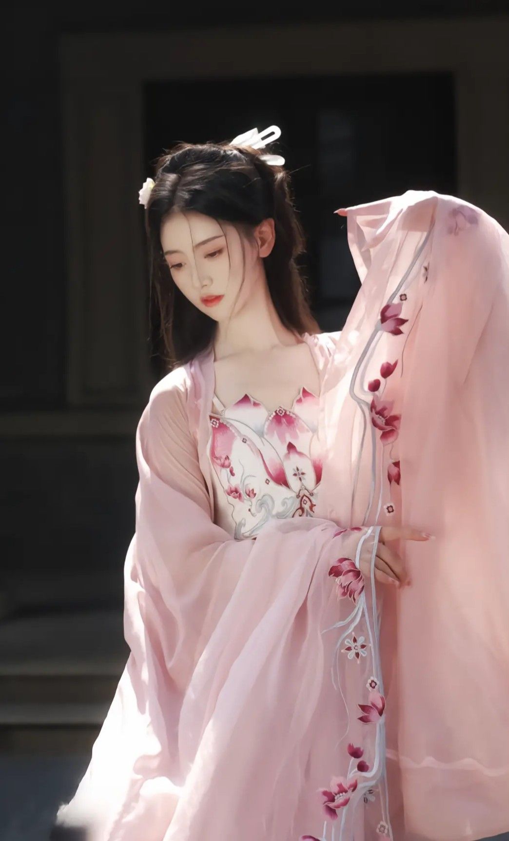 Youthful Cheongsam:Embracing the Bodys Beauty Youthful Cheongsam:Embracing the Bodys Beauty